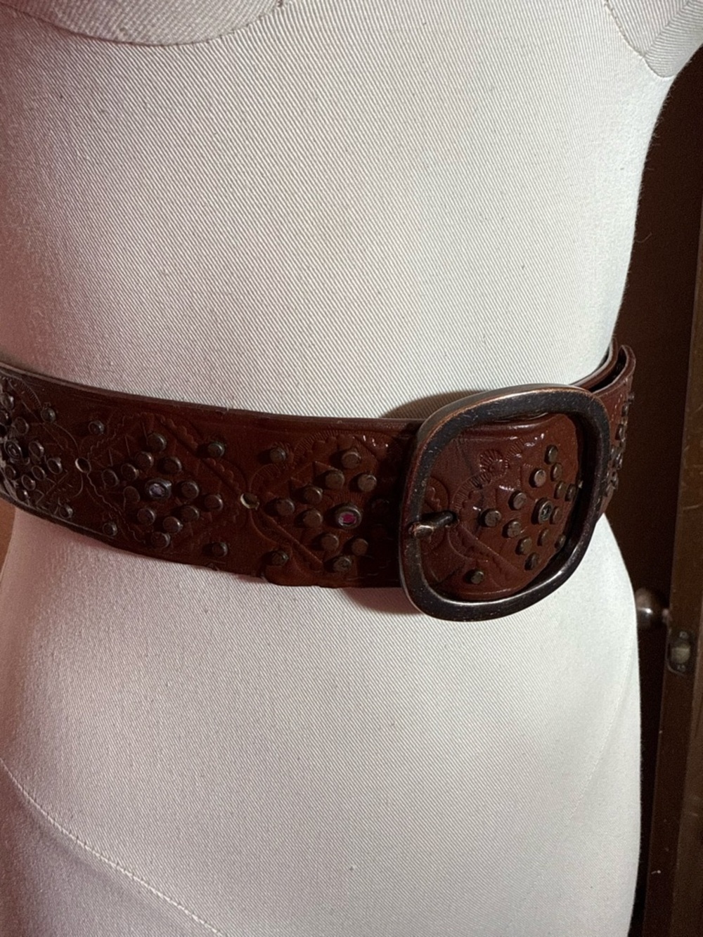 Lake Shore Drive Brown tooled leather Studded wide Vintage Western Belt large - Picture 7 of 17